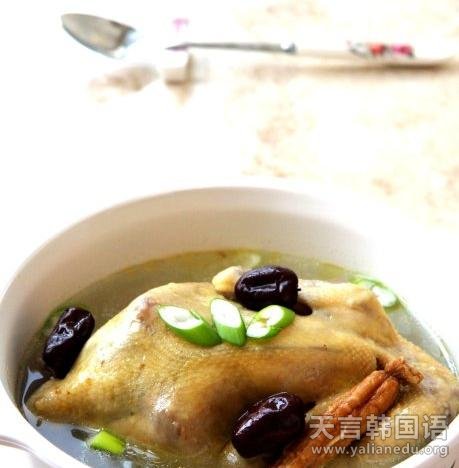 韩国传统料理的经典代表——参鸡汤